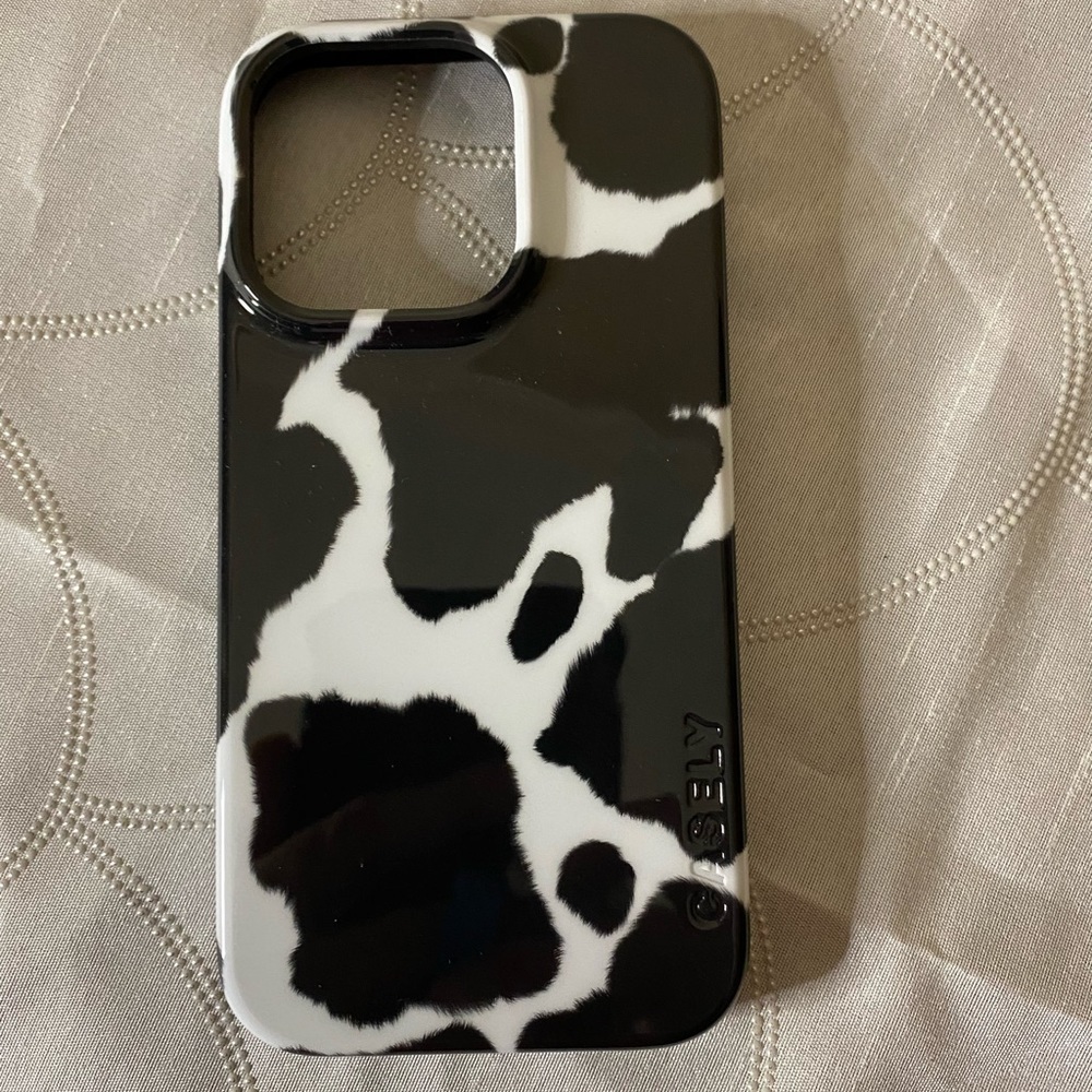 NWOT Casely Current MOOd Cow Print iPhone Case - Picture 2 of 4